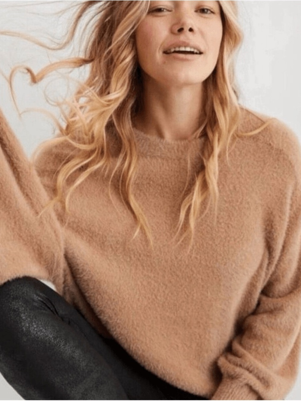 Aerie Woman’s Tan Soft Fuzzy Flurry Oversized Sweater Size Large